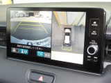 マルチビューカメラシステムを搭載しています!「見通しの悪い交差点での発進」「料金所などへの幅寄せ」「バック駐車」「縦列駐車」といった、多くの人が苦手意識を持ちやすいシーンで効果を発揮します。