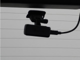 ◆リアにもドライブレコーダーを装備しております◆映像・音声などを記録する自動車用の装置です。もしもの事故の際の記録はもちろん、旅行の際の思い出としてドライブの映像を楽しむことができます。
