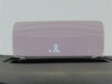 カラーヘッドアップディスプレイ付き。少ない視線移動で情報を確認できるので、運転の疲労軽減に繋がりますよ♪