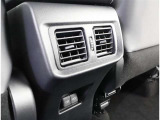後席用にもエアコンの吹き出し口があり快適です。どの席に座っても快適なドライブが楽しめます♪