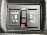 【両側パワースライドドア】スマートキーや運転席のスイッチで後席両側スライドドアの開閉が可能♪電動だから力を入れてドアを開ける必要が無く、小さなお子様でも簡単に開け閉めでき快適です♪