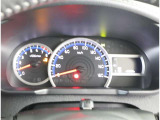 とっても見やすいメーターです。夜間時はラグジュアリーな気分にさせてくれる照明が魅力ですので、夜のドライブも楽しみになりますよ♪
