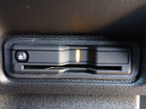 ■【ETC車載器】が装備されています。セットアップをしてお渡しとなり、ETCカードを差し込むだけで高速道路の利用が可能です。
