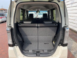 普段のお買い物や通勤、送迎等に十分な荷室スペースを確保しております。セカンドシートを倒すと、大きな荷物の積載も可能です♪