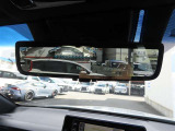 (デジタルインナーミラー)後方視野が広く、後席に同乗者がいても後方を確認しやすく安心です!