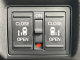【両側パワースライドドア】スマートキーや運転席のスイッチで後席両側スライドドアの開閉が可能♪電動だから力を入れてドアを開ける必要が無く、小さなお子様でも簡単に開け閉めでき快適です♪