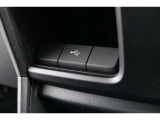 スマートフォンなどの音楽再生が可能なUSB接続ジャック装備車両です♪♪♪