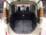 普段のお買い物や通勤、送迎等に十分な荷室スペースを確保しております。セカンドシートを倒すと、大きな荷物の積載も可能です♪