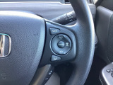 Hondaセンシングの機能のひとつ、アダプティブクルーズコントロール付!アクセルから足を離しても設定したスピードと前車との車間を保ち走行してくれます!車線維持もアシスト☆高速道路で疲労軽減ですね☆