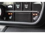 運転席・助手席に2段階の温度調整があるシートヒーターを装備。寒い朝、車に乗り込んですぐにシートヒーターをオン!温かさが広がり、冷たい朝も快適に始まります♪