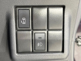 【パワースライドドア】スマートキーや運転席のスイッチでスライドドアの開閉が可能♪電動だから力を入れてドアを開ける必要が無く、小さいお子様でも、重い荷物を持っている時もラクに開け閉めできます♪