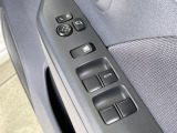 【電動格納ミラー】サイドミラーは電動格納式となっており、狭い駐車場でもキズがつくリスクを抑えられます。