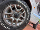 【純正16インチアルミホイール】外観にマッチした純正アルミホイールを装着しております。各種社外アルミホイールや、スタッドレスタイヤも取扱いしております。是非ご相談ください♪