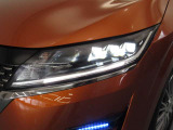 夜間走行の様々な局面に向けて、LEDヘッドランプで視認性をしっかり確保☆ハロゲンヘッドランプのおおよそ2倍の光量で、広範囲に明るくドライバーをサポートしてくれます。