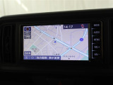 純正ナビを装備。タッチパネル式で使いやすく、お出かけもラクラクです。