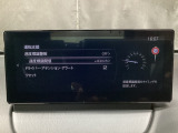 フォワードセンシングカメラで認識した交通標識をディスプレイに表示し、交通標識の見落とし防止を図り、安全運転を支援します。