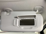 【運転席サンバイザー】鏡が付いているのでメイク直しなどにも便利★