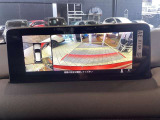 360&deg;ビューモニターでは前後左右4つのカメラ映像をさまざまな走行状況に応じて切り替えてセンターディスプレイに表示することで、駐車時や狭い道でのすれ違い時、見通しの悪い交差点進入時でも安心感を高めます
