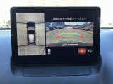 360&deg;ビューモニターでは前後左右4つのカメラ映像をさまざまな走行状況に応じて切り替えてセンターディスプレイに表示することで、駐車時や狭い道でのすれ違い時、見通しの悪い交差点進入時でも安心感を高めます