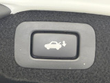 【パワーバックドア】スマートキーや運転席のボタンを押すだけでリアゲートが自動で開閉します!荷物を持っている時や、高い位置にあるバックドアを閉める際に便利な機能です♪
