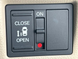 【パワースライドドア】スマートキーや運転席のスイッチでスライドドアの開閉が可能♪電動だから力を入れてドアを開ける必要が無く、小さいお子様でも、重い荷物を持っている時もラクに開け閉めできます♪