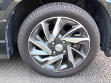純正アルミホイール装着☆足回りが引き締まって見えてカッコいいですね☆