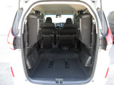リアーシートを倒しトランクスルーにした所です。どうでしょうこんなに広くて色々な用途に使えますよ!