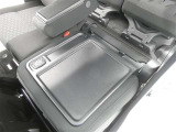 【シートアレンジ可能】ゆとりあるワイドな車内空間は、ドライブを始め買い物やレジャーなど、幅広く活躍します。一人でもみんなとでもお出かけを楽しみましょう!