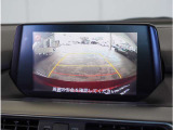 【バックカメラ】駐車が苦手な方でも安心してお乗りいただけます。リバース連動で画面が切り替わるのでとっても便利です。