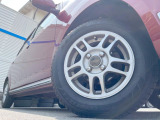 【13インチアルミホイール】外観にマッチしたアルミホイールを装着しております。各種アルミホイールや、スタッドレスタイヤも取扱いしております。是非ご相談ください♪