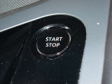 使い勝手の良いプッシュエンジンスターター装備♪鍵をカバンやポケットなどから取り出さずにエンジンを始動出来ます☆鍵を回す必要も探す必要もございません!