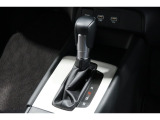 扱いやすい位置に配置されたフロアオートマチックです☆CVTを採用で滑らかでスムーズな走りが楽しめますよ♪