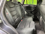 後部座席も気になるようなキズ・汚れやへたり等、大きなダメージはなく、良好な状態です。