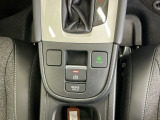 パーキングブレーキはスマートな電子制御式と合わせて渋滞時等にブレーキペダルから足を離しても停車状態を保持してくれるオートブレーキホールド機能で運転が楽になります。スタートはアクセルペダルを踏むだけ
