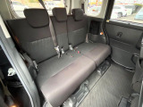 後部座席も気になるようなキズ・汚れやへたり等、大きなダメージはなく、良好な状態です。