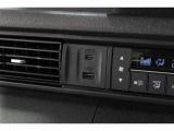 スマートフォンなどの音楽再生が可能なUSB接続ジャック装備車両です♪♪♪