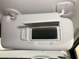 【運転席サンバイザー】鏡が付いているのでメイク直しなどにも便利★