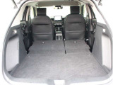 簡単に収納できる後部座席!大空間が出現します!シートアレンジが多彩な点も特徴です!レジャー用品も積み込めます!