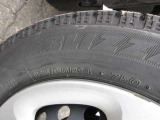 タイヤサイズは、155/65R14です。
