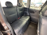 後部座席も気になるようなキズ・汚れやへたり等、大きなダメージはなく、良好な状態です。