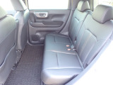 ◆2列目シートも足元ゆったりで快適に座って頂けます。チャイルドシートの取り付けにも対応しております。後部座席にお乗りの方も快適にお出掛け出来ます。
