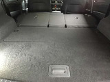 後部のシートを倒すとこんなに広々空間が!大きなお荷物を乗せる時でも心配ありません!
