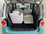 後部座席は分割でシートを倒すことができます。大きな荷物、ゴルフバックも積めます。上質で広々とした室内だから、みんなが心地よく車内で快適に過ごせます♪