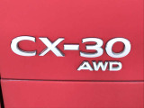 【AWD】全輪駆動。さまざまな運転シーンで走る歓びを高めます。