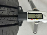 夏タイヤの残り溝は5.2mmです。スリップラインからは3.7mmとなっております。