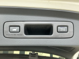 お好みの位置で止められるメモリー機能付の電動リアゲートです!後ろが狭い駐車場でもスムーズに荷物を積めて、さらに背が低い人の手がムリなく届く高さで止めることも可能です!