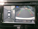 アラウンドビューモニターで車を上空から見下ろしているような映像を映し出します。周囲の状況がひと目でわかります!