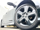 【純正17インチアルミホイール】外観にマッチした純正アルミホイールを装着しております。各種社外アルミホイールや、スタッドレスタイヤも取扱いしております。是非ご相談ください♪