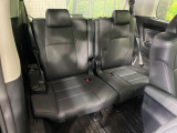 3列目シートはもちろん状態良好☆大人でもゆったりと座って頂けますので、大人数でのお出かけもラクラクです♪ご家族で、気の知れた仲間で、ドライブに行くのが楽しみですね♪