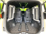 普段のお買い物や通勤、送迎等に十分な荷室スペースを確保しております。セカンドシートを倒すと、大きな荷物の積載も可能です♪